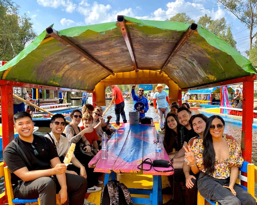 CDMX: Xochimilco Trajinera Party, Drinks, Mariachi & Tacos - Mariachi brings the Mexican heart of the outing