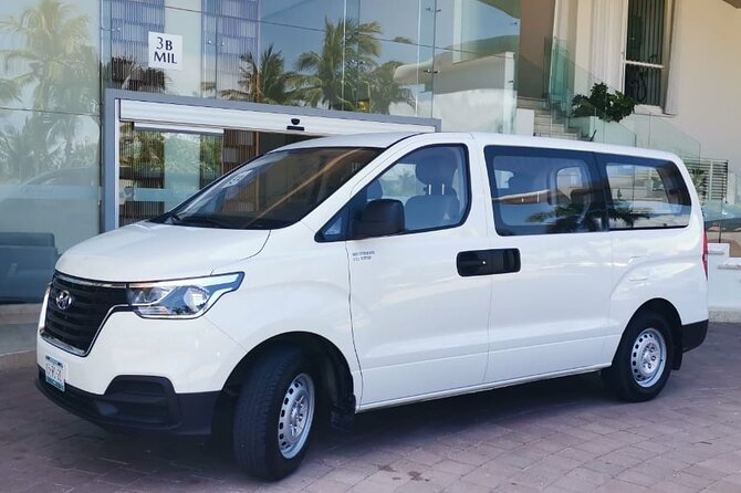 Cheap transfer for up to 10 people. - A private start to your Cancun vacation