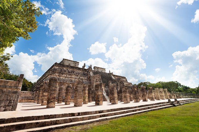 Chichen Itza Guided Historical Tour with Lunch Included - Guide quality and the large-group tradeoff
