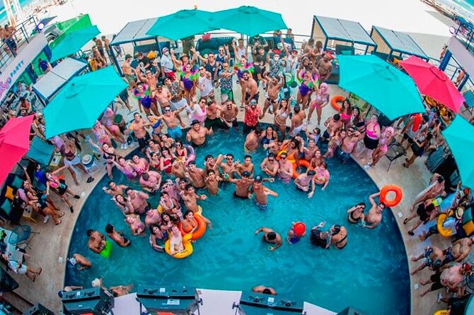 Coco Bongo Beach Club Cancun - Seating, lockers, towels, and your belongings