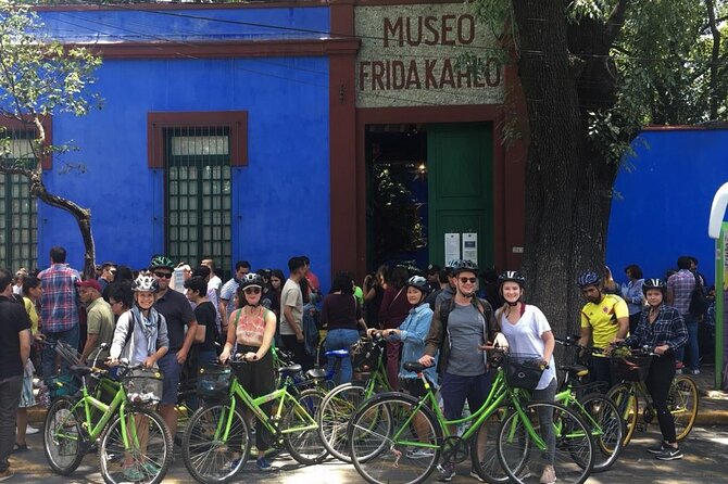Coyoacán Walking Tour: Access to Frida Kahlo Museum & Tacos - What the small group changes