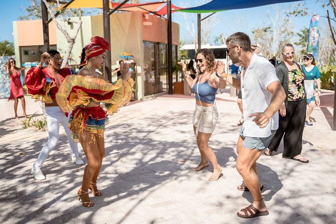 Cozumel: KUZÁ Beach Pass with Buffet, Open Bar & Activities - Buffet lunch and the limits of the open bar