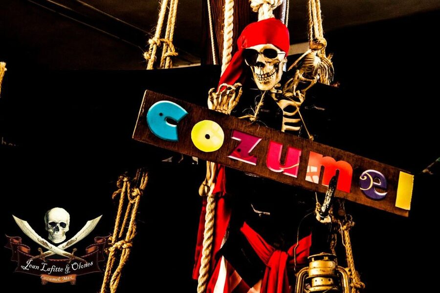 Cozumel: Pirate Ship Cruise with Open Bar, Dinner, and Show - Dancing, lights, and the final stretch