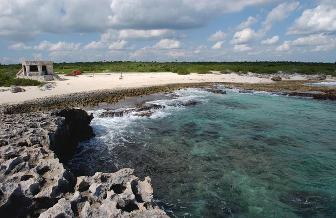 Cozumel Private Jeep Tour with Snorkeling Experience and Lunch - El Mirador for views, crafts, and the Mexican flag