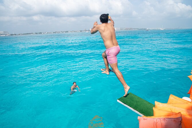 Dancer Cruise Isla Mujeres Snorkel Food and Drinks Included - Lunch with fajitas, ceviche, and familiar Mexican dishes