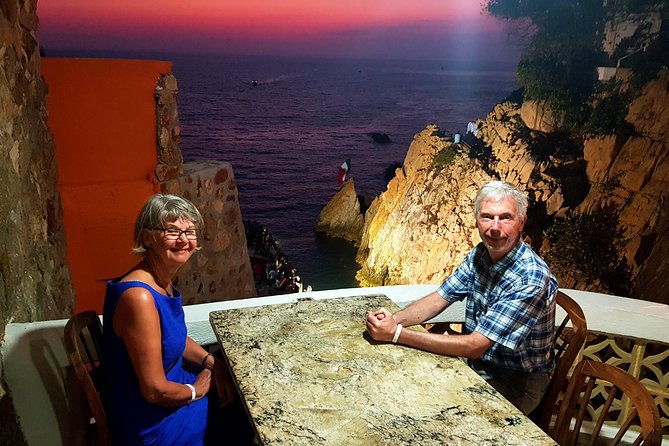 DeLuxe Cliff Divers+Sunset Exhibition byNight w/Different Options - Why Acapulco’s cliff show still earns your evening
