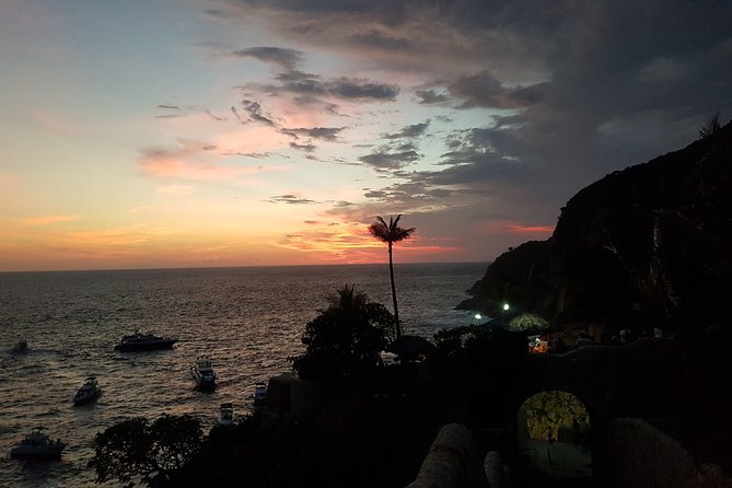 DeLuxe Cliff Divers+Sunset Exhibition byNight w/Different Options - Who will enjoy this Acapulco evening most