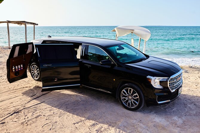 Deluxe GMC Limousine from CUN Airport to Cancun Hotel Zone - Key points at a glance