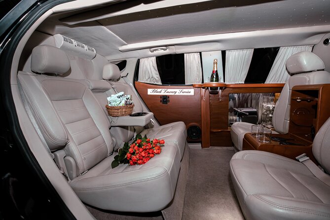 Deluxe GMC Limousine from CUN Airport to Cancun Hotel Zone - What is inside the GMC limousine