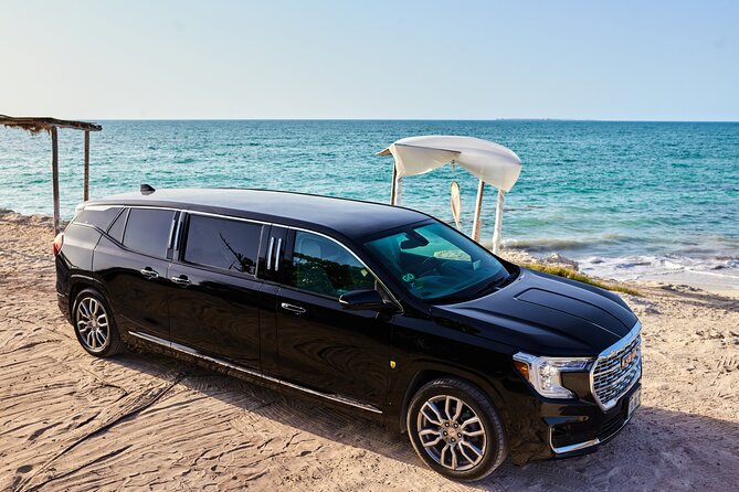 Deluxe GMC Limousine from CUN Airport to Cancun Hotel Zone - Finding the representative at Cancun Airport
