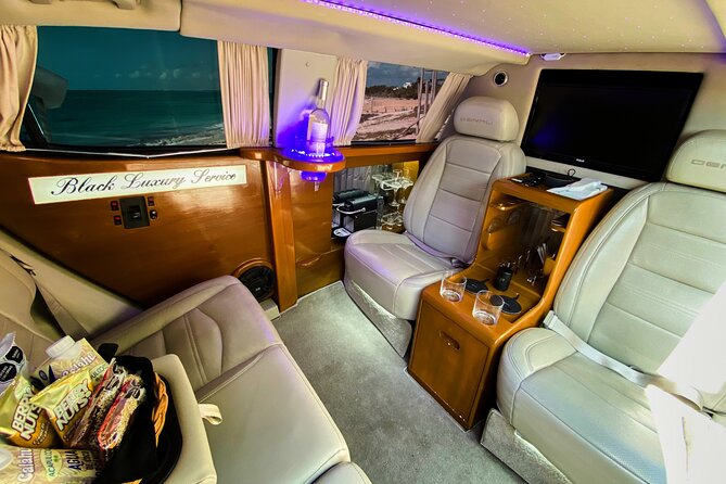 Deluxe Limousine GMC from Cancun Airport - Inside the GMC limousine