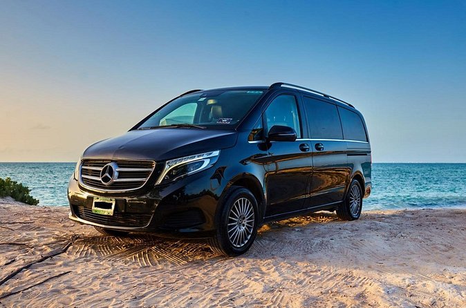 Departure from Akumal to Cancun International Airport. Private Service - Who will get the most from this service