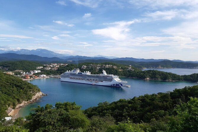 Discover the magic of Huatulco and its surroundings areas - La Crucecita and the Guadalupe mural