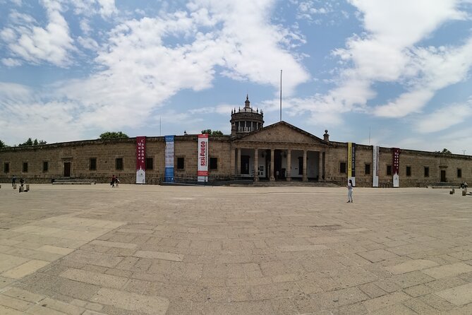 Downtown Guadalajara and Tlaquepaque Tour - What the guides add to the day