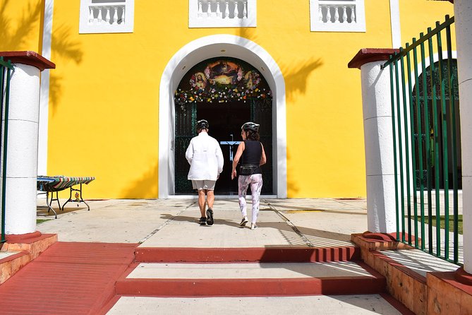 E-Bike City Tour though Cozumel & Taco Tasting Tour - Cozumel Park gives you a people-watching break