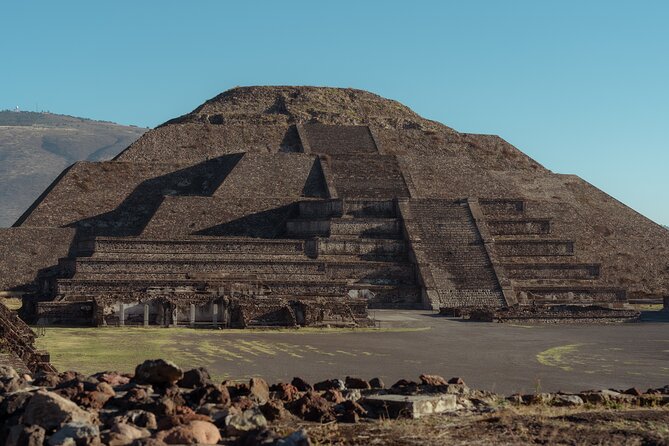 Early & Express Tour Teotihuacan Pyramids - The drive out of Mexico City