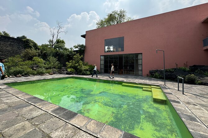 EXCLUSIVE TOUR Luis Barragán Casa Pedregal - small groups - Why the small group matters