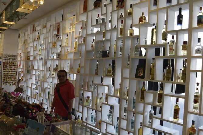 EXCLUSIVE TOUR Tequila & Mezcal - small groups - Plaza Garibaldi adds useful context