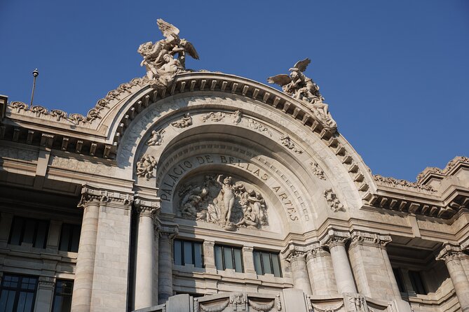 EXCLUSIVE TOUR to Palacio de Bellas Artes - small groups - Reading the Art Deco interior