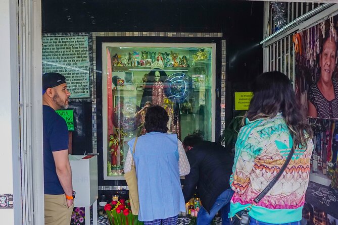 Explore the Barrio Bravo of Tepito with local guides - A closer look at local streets and the Tepiteña michelada