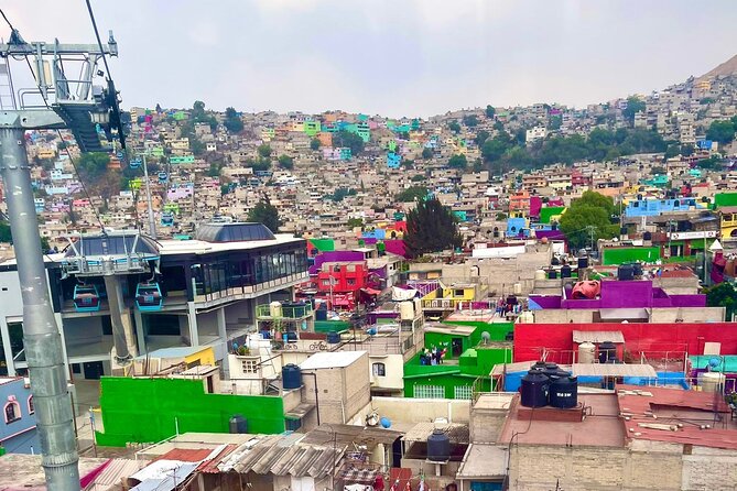 Fly over to the Unexplored Parts of CDMX by Cable Car - Mercado Quetzalcóatl: murals with a taco stop