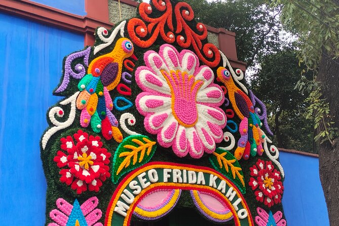 Frida Kahlo Museum Entrance Tickets - Walking through the Blue House