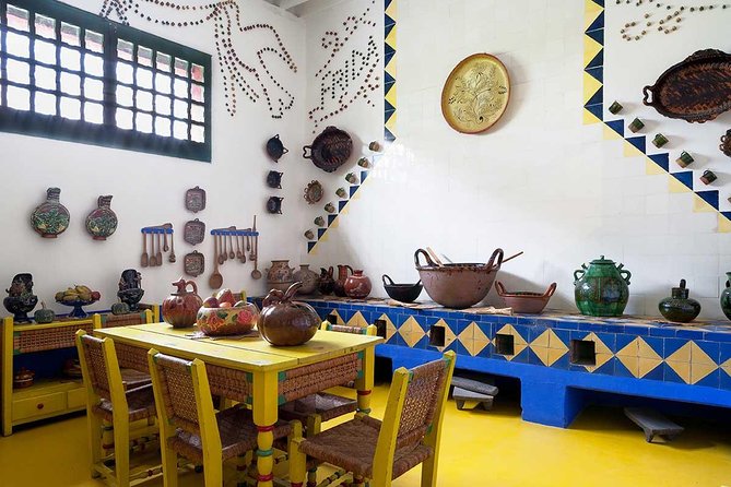 Frida Kahlo Tour with Admission Tickets - What makes the $76 price reasonable, and what does not
