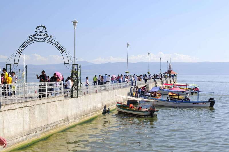 From Guadalajara: Enchanting Lake Chapala & Ajijic Day Trip - A short artisan stop before the lake
