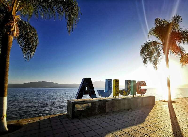 From Guadalajara: Enchanting Lake Chapala & Ajijic Day Trip - Ajijic and the town’s creative character