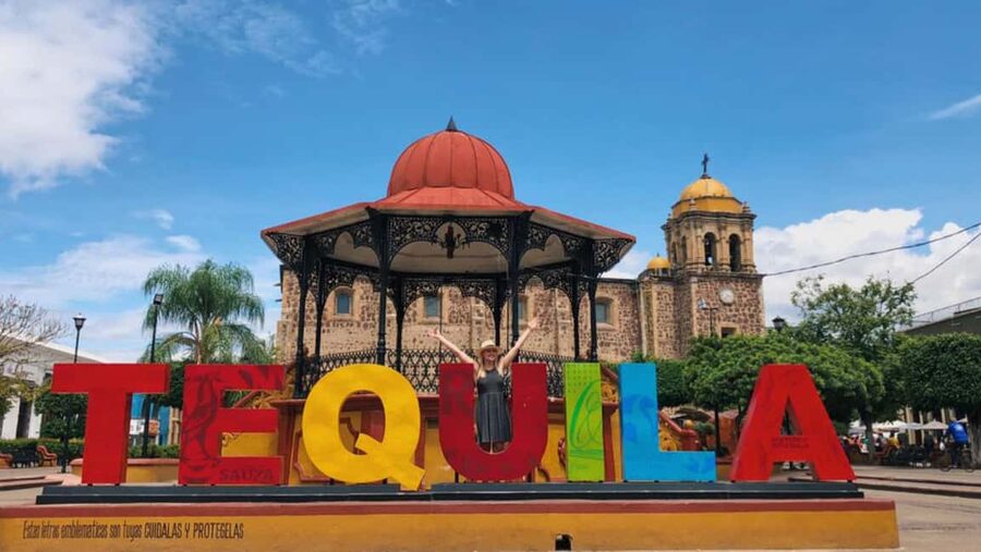 From Guadalajara: Tequila Town and Cantaritos El Guero - Getting out of Guadalajara in a white van