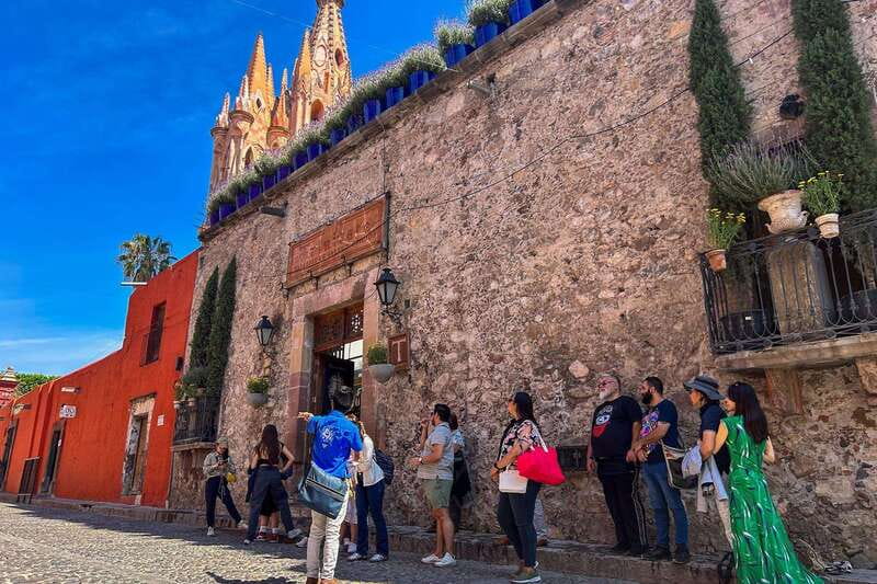 From Mexico City: San Miguel de Allende Day Trip - Arriving at the pink Parroquia de San Miguel Arcángel