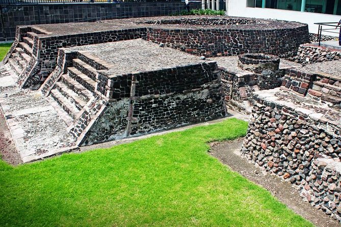 Full-Day Teotihuacan & Basilica Guadalupe Tour - The minivan solves Mexico City’s hardest practical problem