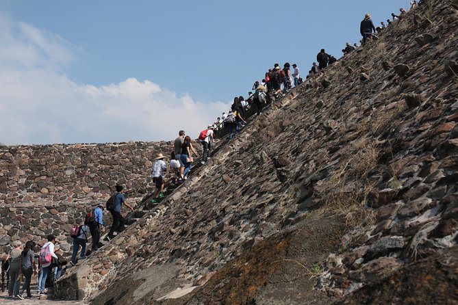 Full-Day Teotihuacan Hot Air Balloon Tour from Mexico City Including Transport - The flight over the Sun and Moon Pyramids