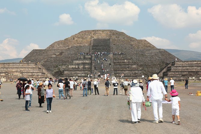 Full-Day Teotihuacan Hot Air Balloon Tour from Mexico City Including Transport - Exploring Teotihuacan on foot