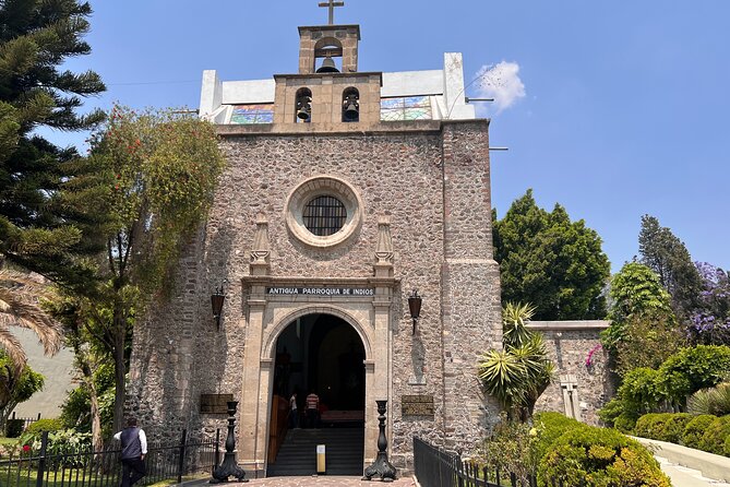 Full Visit of the Virgin of Guadalupe's village in private tour - Walking up Tepeyac Hill
