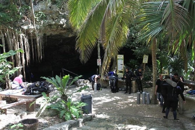 Go for 2 dives in cenote Dos ojos for certified divers - What the instructor adds