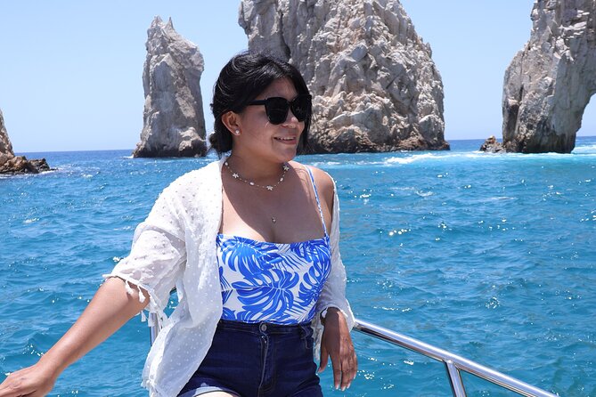 Group tour of the Cabo San Lucas Arch - A small boat group changes the feel