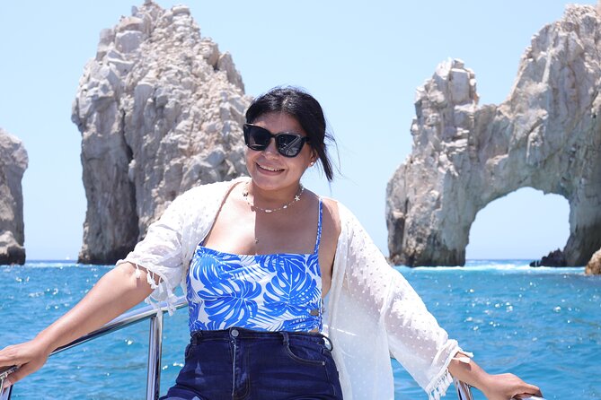 Group tour of the Cabo San Lucas Arch - What happens at D Dock