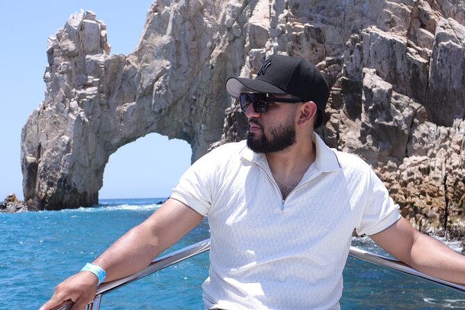 Group tour of the Cabo San Lucas Arch - Getting the best photographs at the Arch