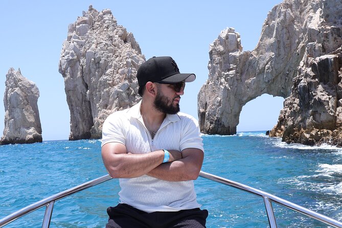 Group tour of the Cabo San Lucas Arch - The ride to El Arco