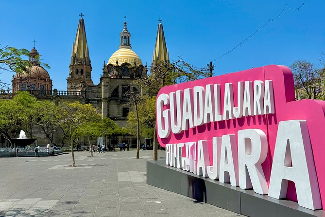 Guadalajara City Center Walking Tour - Plaza de Armas and the Governors Palace