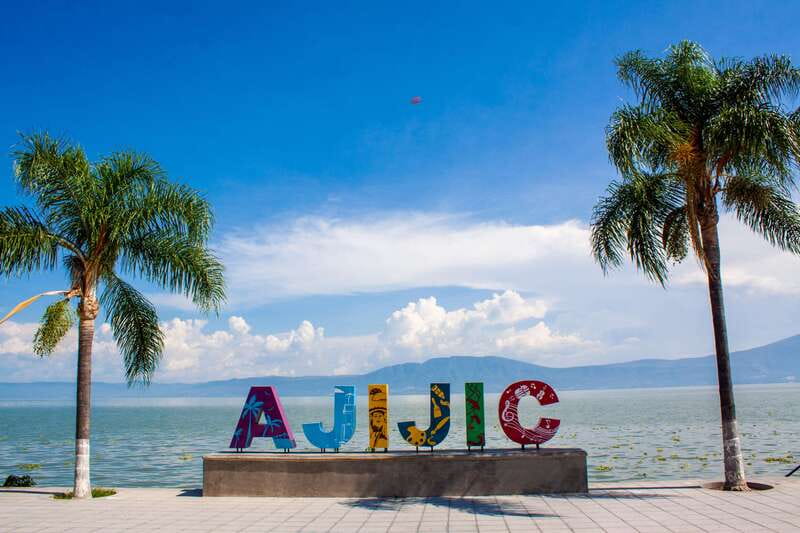 Guadalajara: Lake Chapala and Ajijic Day Trip with Boat Trip - A short boat ride on Lake Chapala