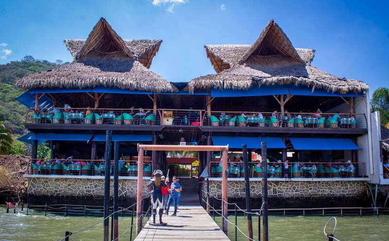 Guadalajara: Lake Chapala and Ajijic Day Trip with Boat Trip - Chapala boardwalk, piers, and local snacks