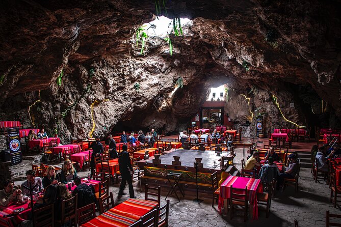 Guided tour in Teotihuacan + breakfast in Cueva + Transportation CDMX - Breakfast inside La Cueva Teotihuacán