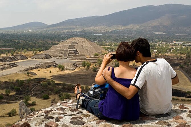 Guided Tour in Teotihuacan with Cave Breakfast and Transportation - Obsidian, maguey, and the sales stop