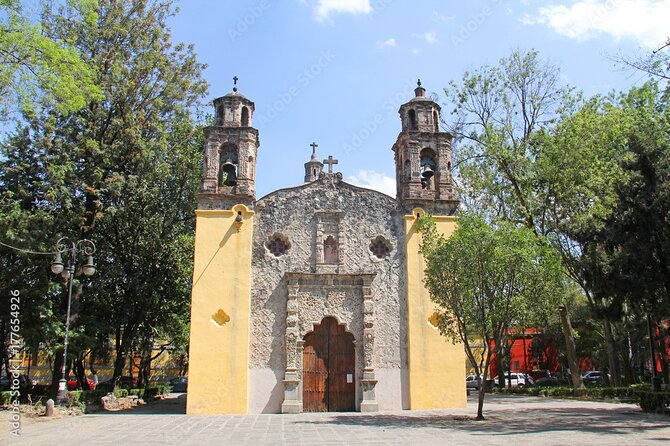 Guided Tour of Coyoacan and Leon Trotsky Museum - Coyoacán Market and the choice of grasshoppers