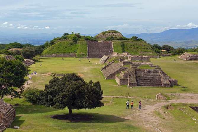 Half day tour to Monte Albán - The ride from Oaxaca and the early start