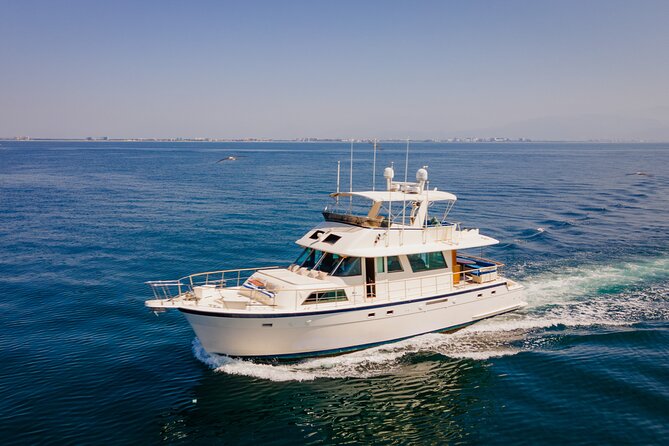 Hatteras 58-61' Luxury Yacht in Puerto Vallarta & Nuevo Nayarit - A private day on Banderas Bay