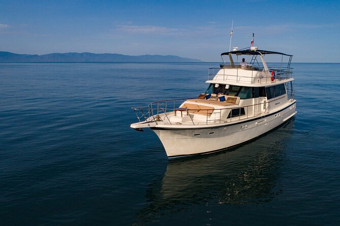 Hatteras 58-61' Luxury Yacht in Puerto Vallarta & Nuevo Nayarit - The crew and the service onboard