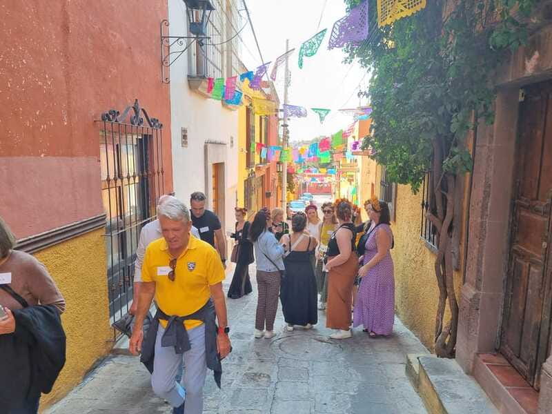 Historical & Cultural Walking Tour of San Miguel de Allende - Casa del Mayorazgo de la Canal and Banamex